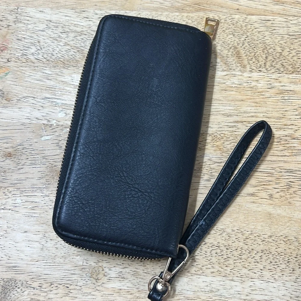 Bundle 2 wallets - NWOT AC2